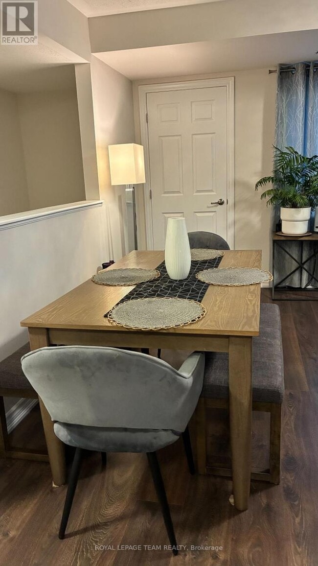 Photo - 267 Zenith Private