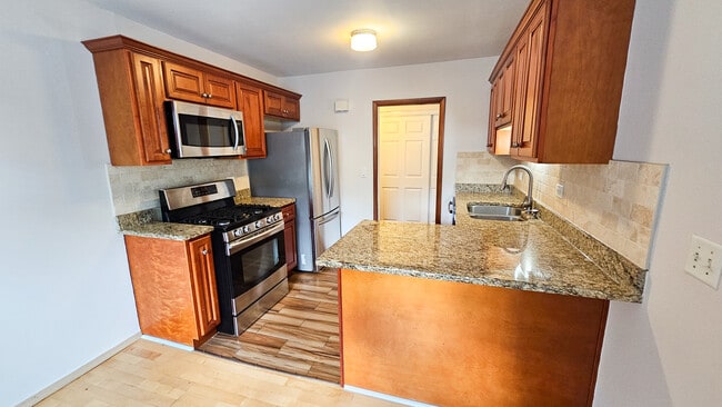 Building Photo - 110 N Lincoln Ln Unit 2C Rental