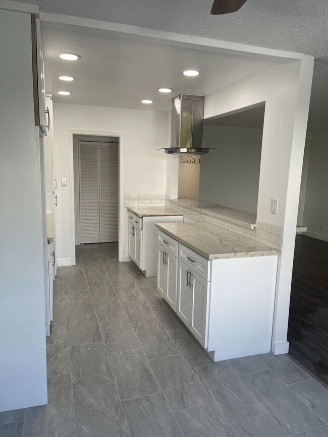 Photo - 825 S Bedford St Unidad 103