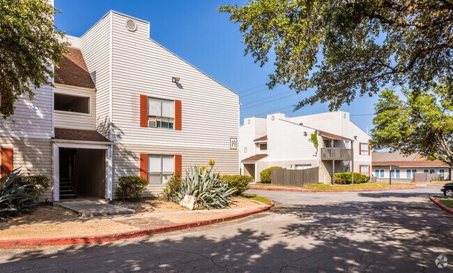 Broadway Oaks Apartment Homes