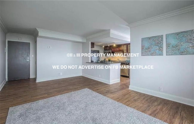 Photo - 700 E 8th St