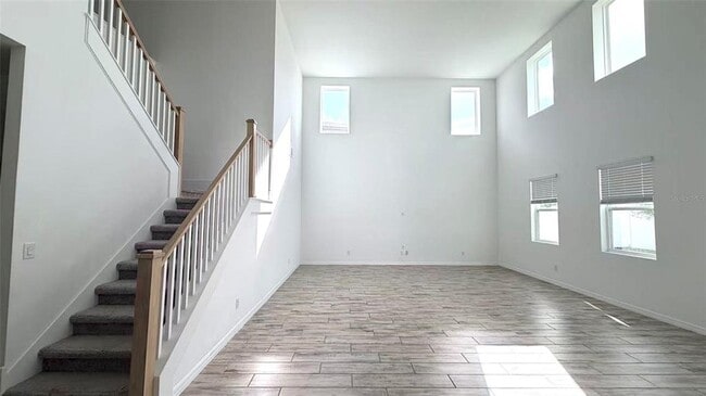 Photo - 2086 Derwent Dr