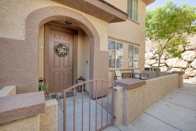 Building Photo - FULLY FURNISHED 2 BEDROOM CONDO IN THE NW ...