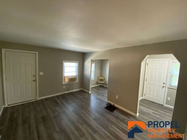 Photo - 8139 Macomb St