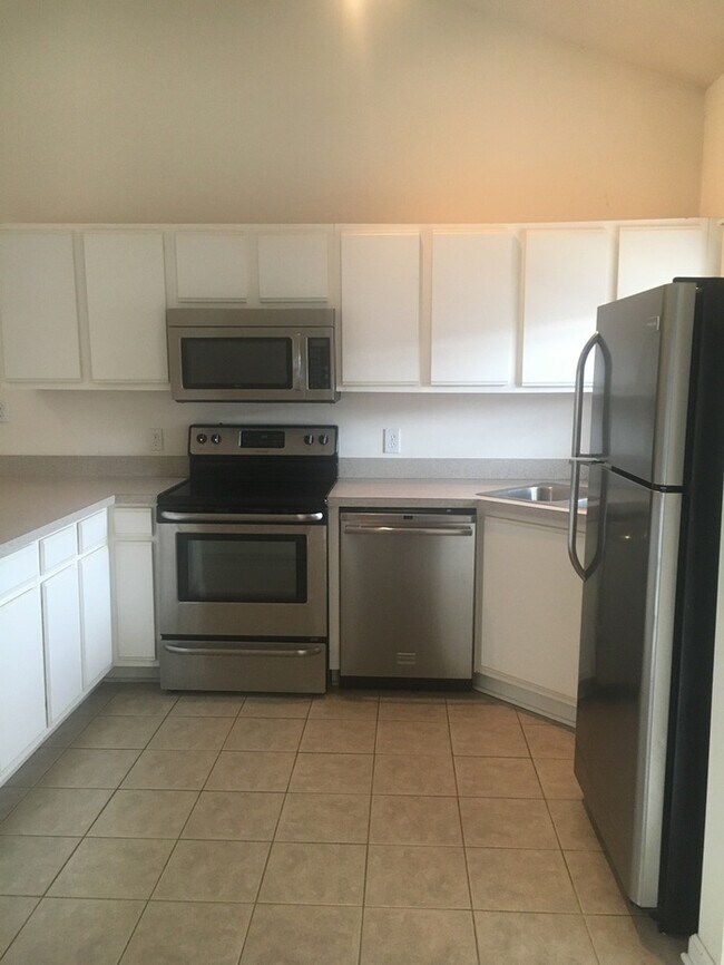 Photo - Independence South Brick Townhouse Community next to Golf Course w/ Patio, Nice Master, Vaulted C...