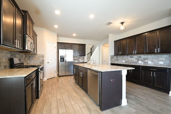 Photo - HUGE 5 bedroom 4.5 bathroom for rent- 15 m...