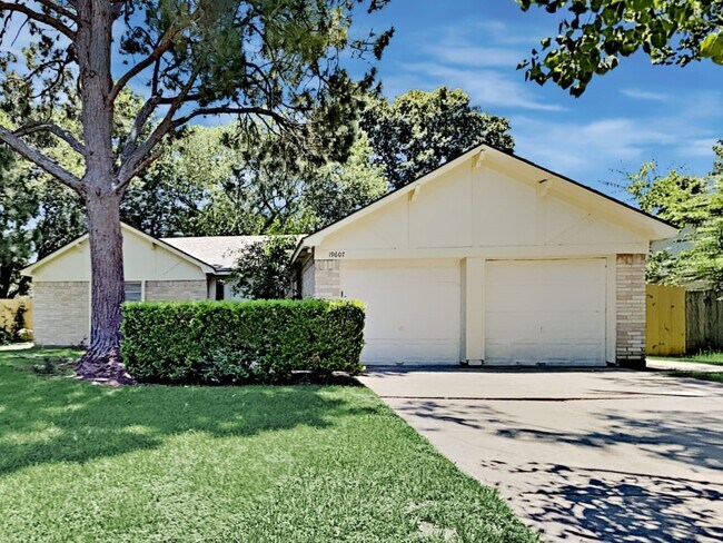 Building Photo - 19607 Horseshoe Lake Ln