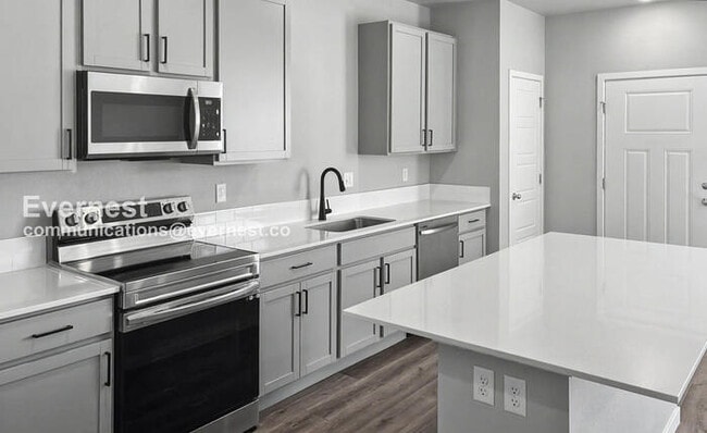 Photo - 235 Molinar St