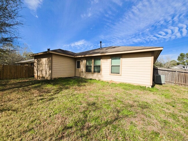 Photo - 810 Lightningbug Ln