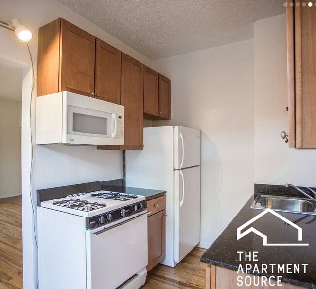 Building Photo - 4242 N Sheridan Rd Unit 102