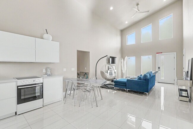 Photo - Rent: 2 bed unit