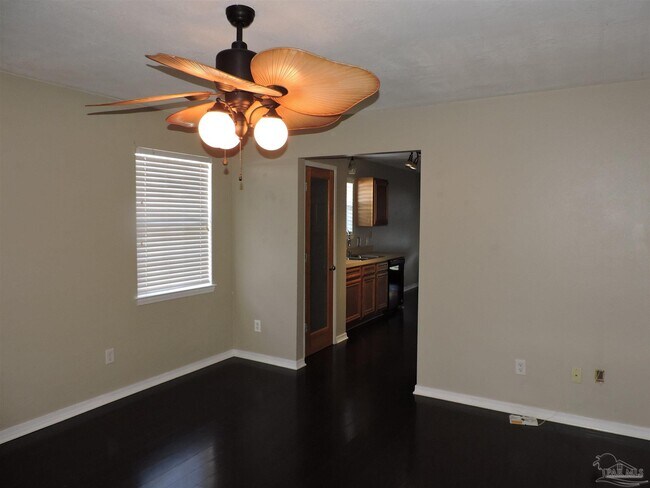 Photo - 147 Creekview Dr