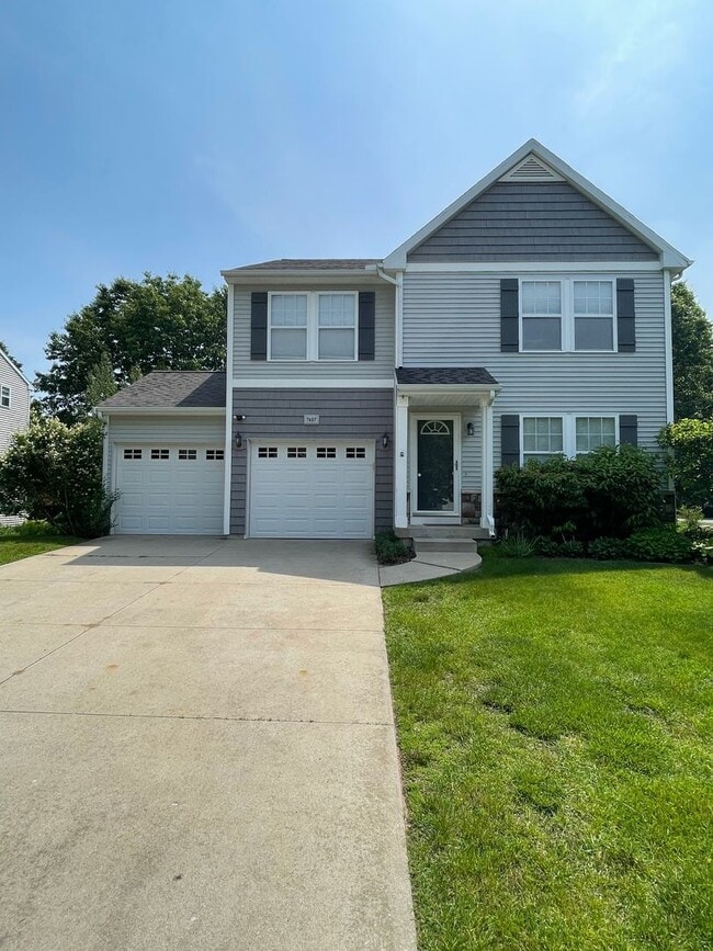 Four Bedroom Home in Applegate Neighborhood - Four Bedroom Home in Applegate Neighborhood