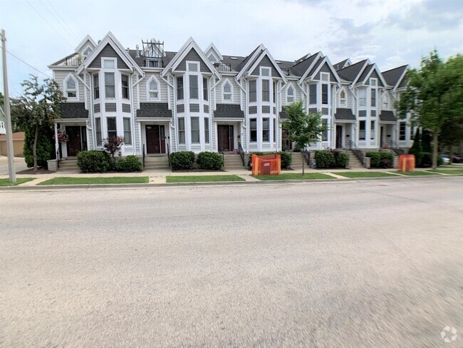 Building Photo - 1619 E Park Plz Rental
