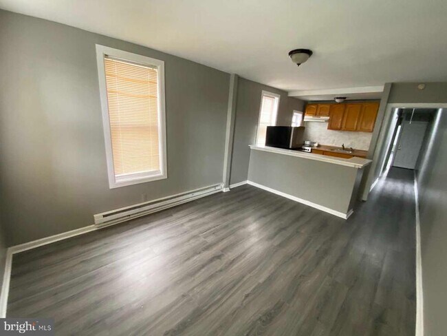 Photo - 635 W York St