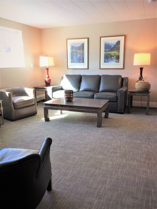 Living Room - 1101 B St Unit C