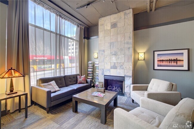 Building Photo - 108 5th Ave S Unit Luxury Downtown Condo