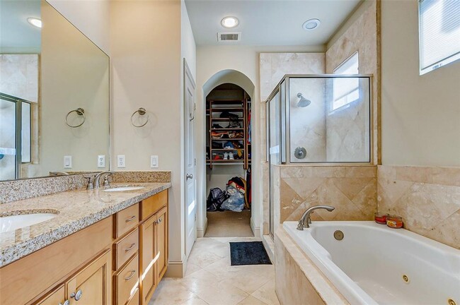 Photo - Bright and spacious townhome with a beautiful rooftop terrace to relax.