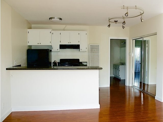 Kitchen - Maplewood Court