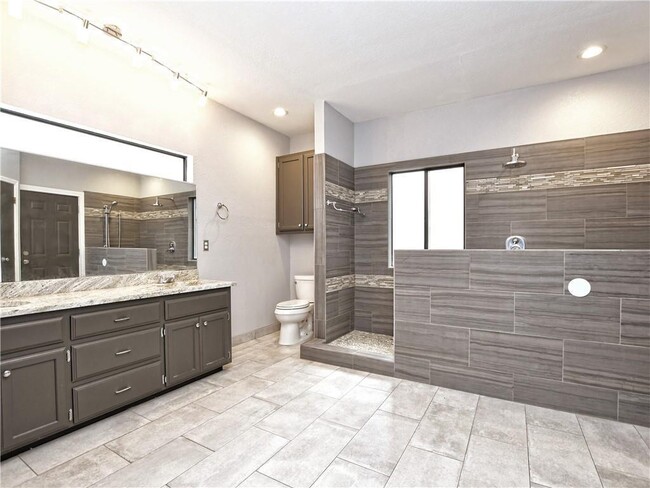 Photo - 606 Tyrone Dr