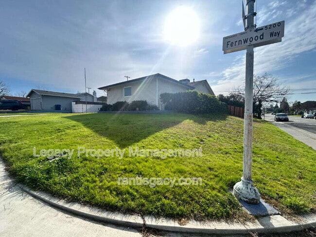 Photo - 5200 Fernwood Way