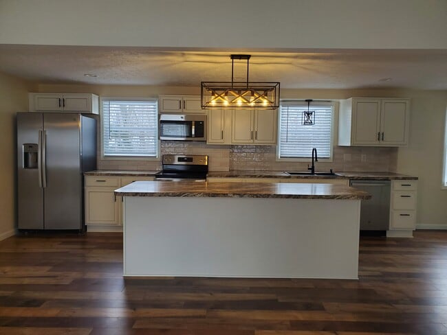 Photo - 882 Wimbleton Dr