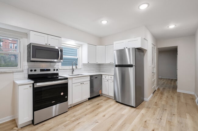 Building Photo - 138 S 17th St Rental