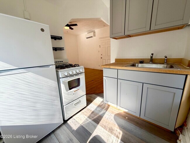 1466 St James Ct Unit 4