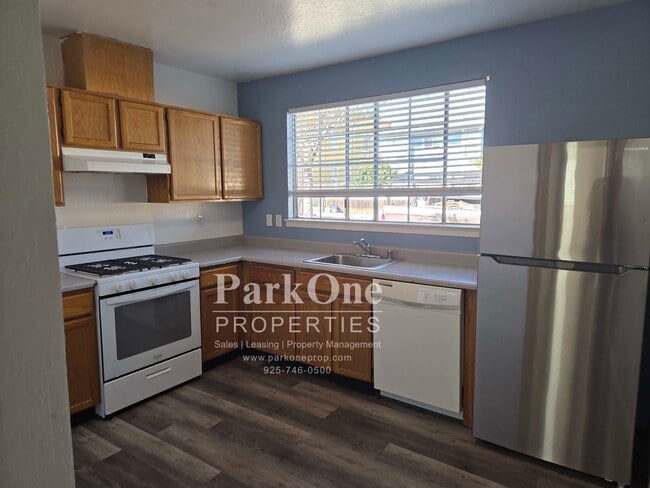 Photo - 523 W 6th St Unit #C