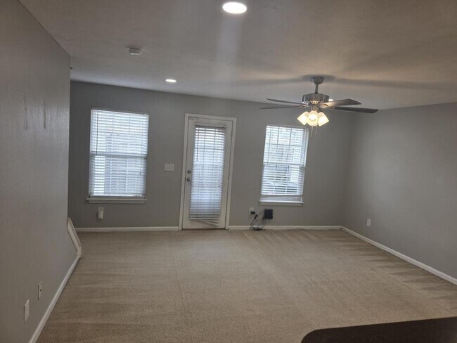 Photo - 3112 George Buchanan