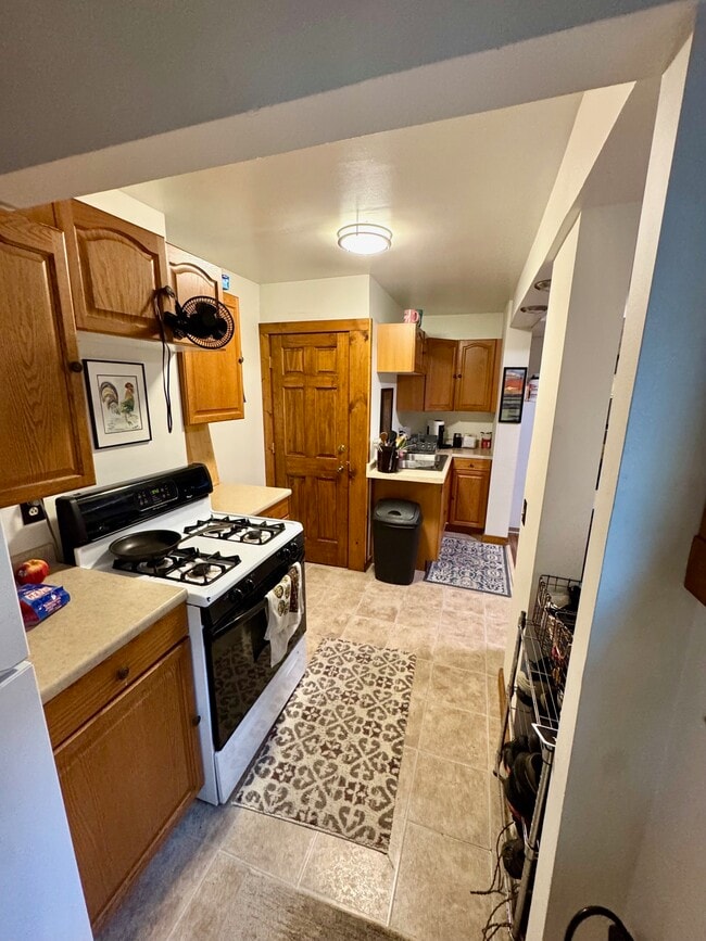 Building Photo - 103 Luton Ave SE Unit 2