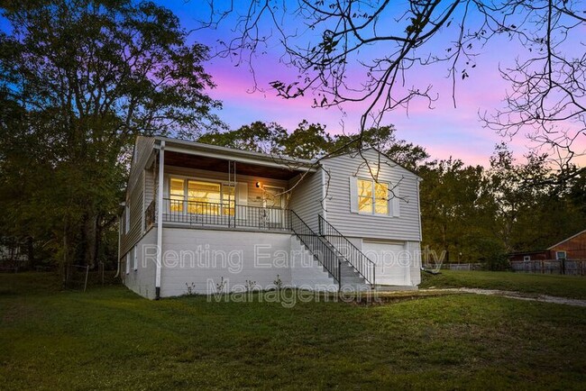 Photo - 932 5 Mile Rd