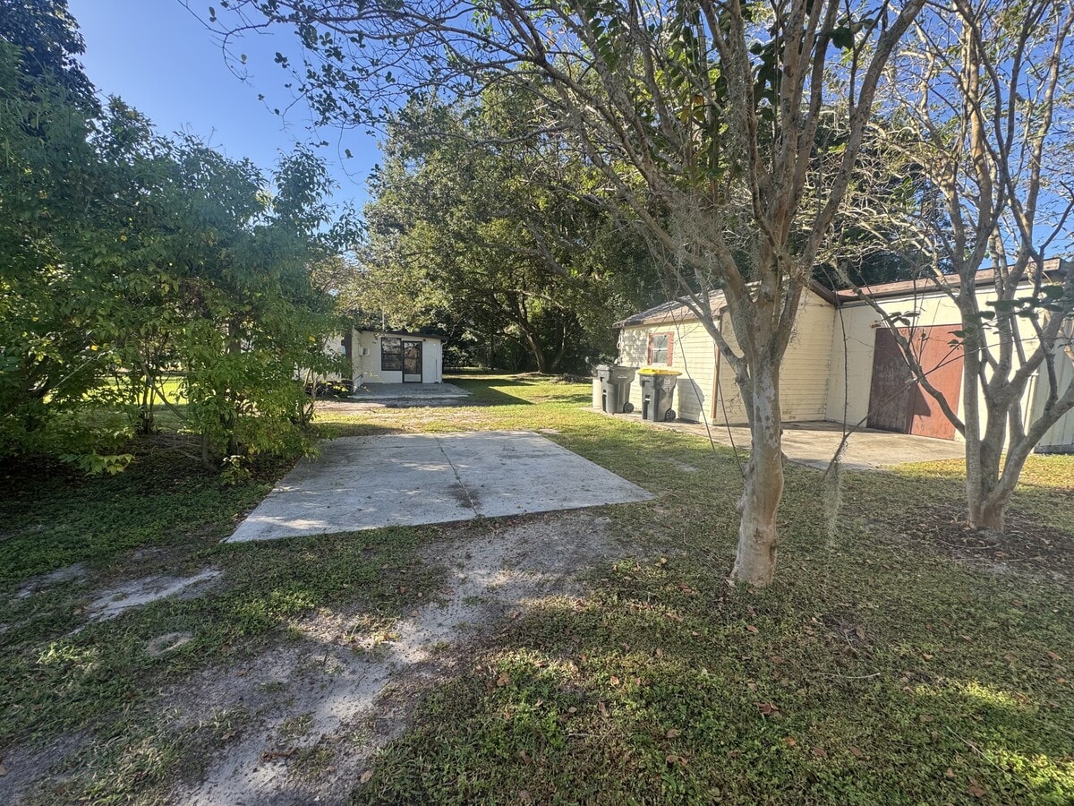 Photo - 1724 Oakland Rd W