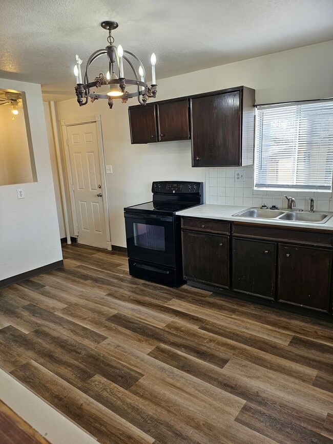 Photo - ALL PROSPECTIVE TENANTS MUST SUBMIT A ON LINE APPLICATION AND BE PRE-QUALIFIED PRIOR TO ANY SHOWI...