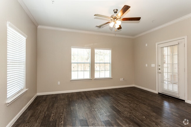 2BR, 1BA - 998SF Living Room