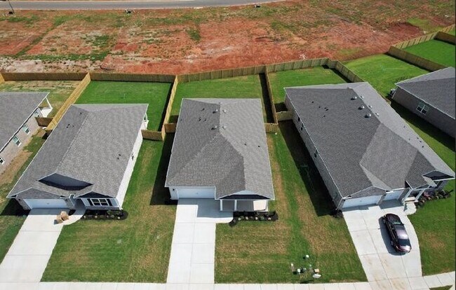 Photo - Fenced yard, great location