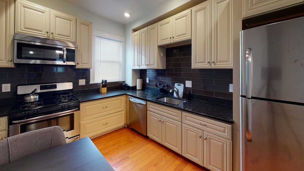 Photo - Private bedroom in 4 bed/1.5 bath Home