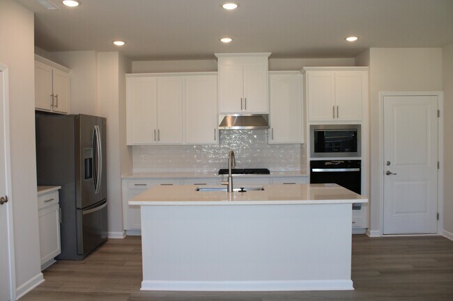 Photo - 832 Ottawa Dr