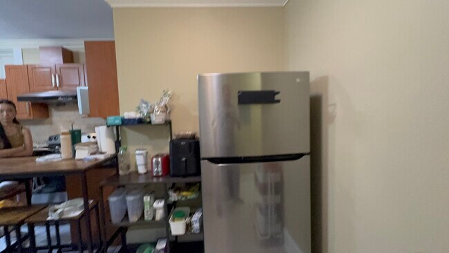 17 42nd Av W Unit 2 Bedroom Oakridge Basement Suite