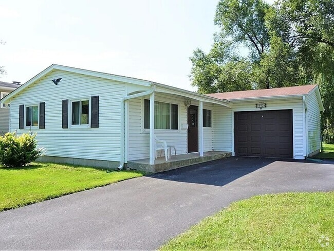 Building Photo - 36526 N Edgewood Dr Rental
