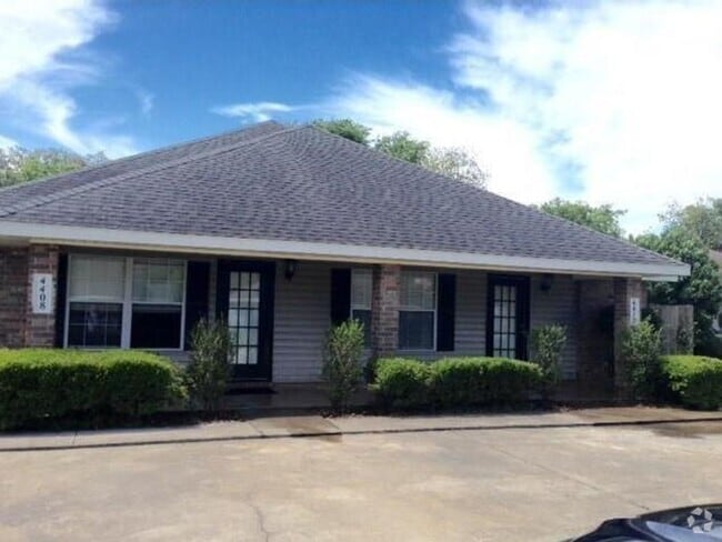 Building Photo - Spacious 3B/2B Duplex in South Lake Charles Rental
