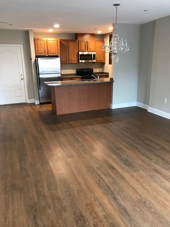 Photo - 1522 VFW Pkwy Unit 201