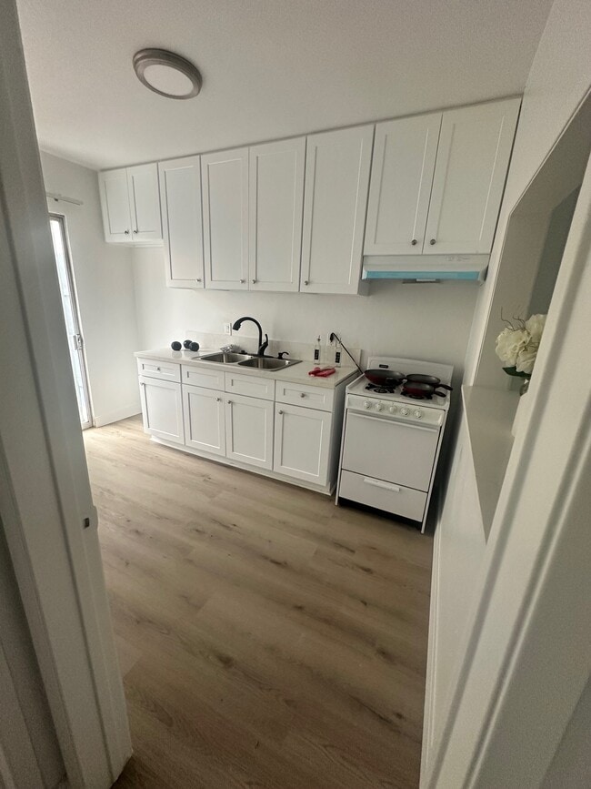 Zelzah Avenue Apartments