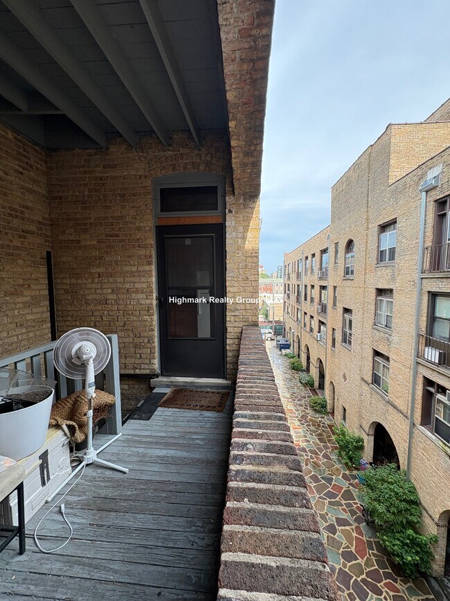 Photo - 907 Elmwood Ave Unidad N3