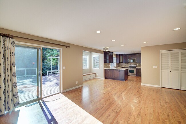 Photo - 3bd/2.25ba Sammamish Home