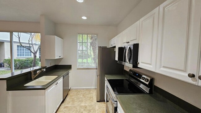 Photo - 2022 Island Dr