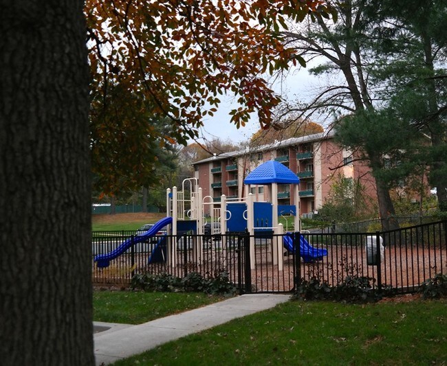 Rock Creek Woods Apartments For Rent in Rockville, MD