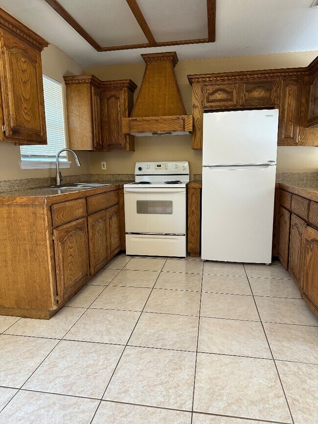 Photo - 2300 N Erica St