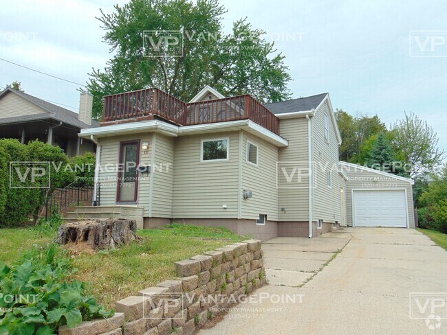 Building Photo - 632 River Ave Rental