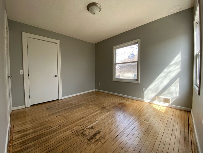 Photo - Beautiful 4 Bedroom 1.5 Bathroom Townhome in Minneapolis!